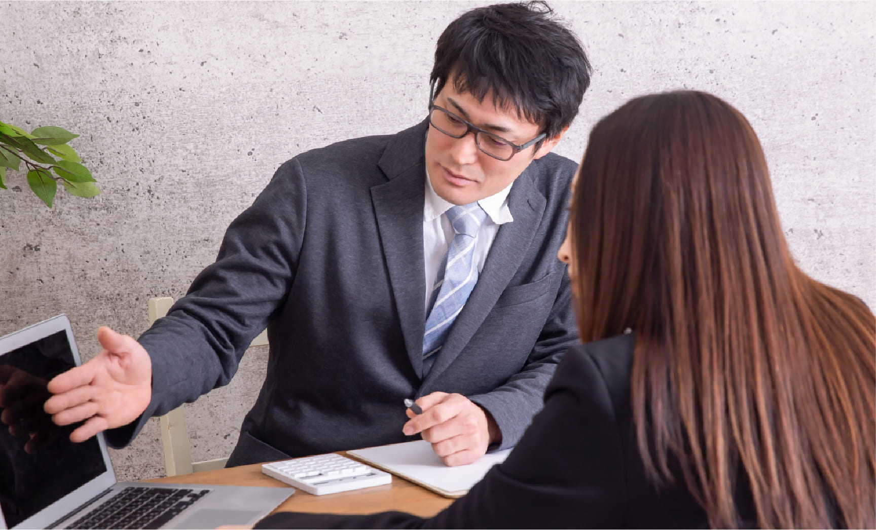 お客様へのご提案・相談の様子