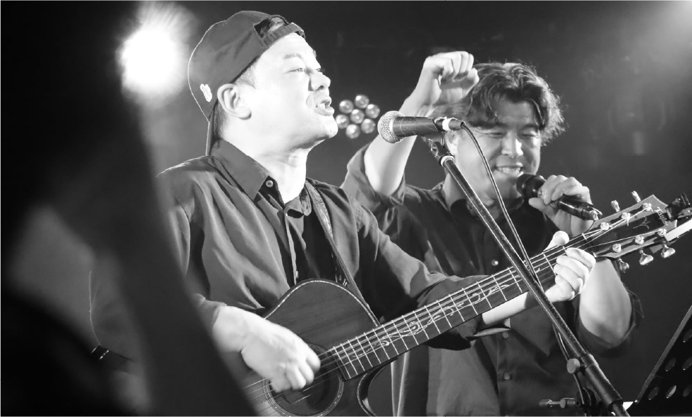 ギター演奏写真2