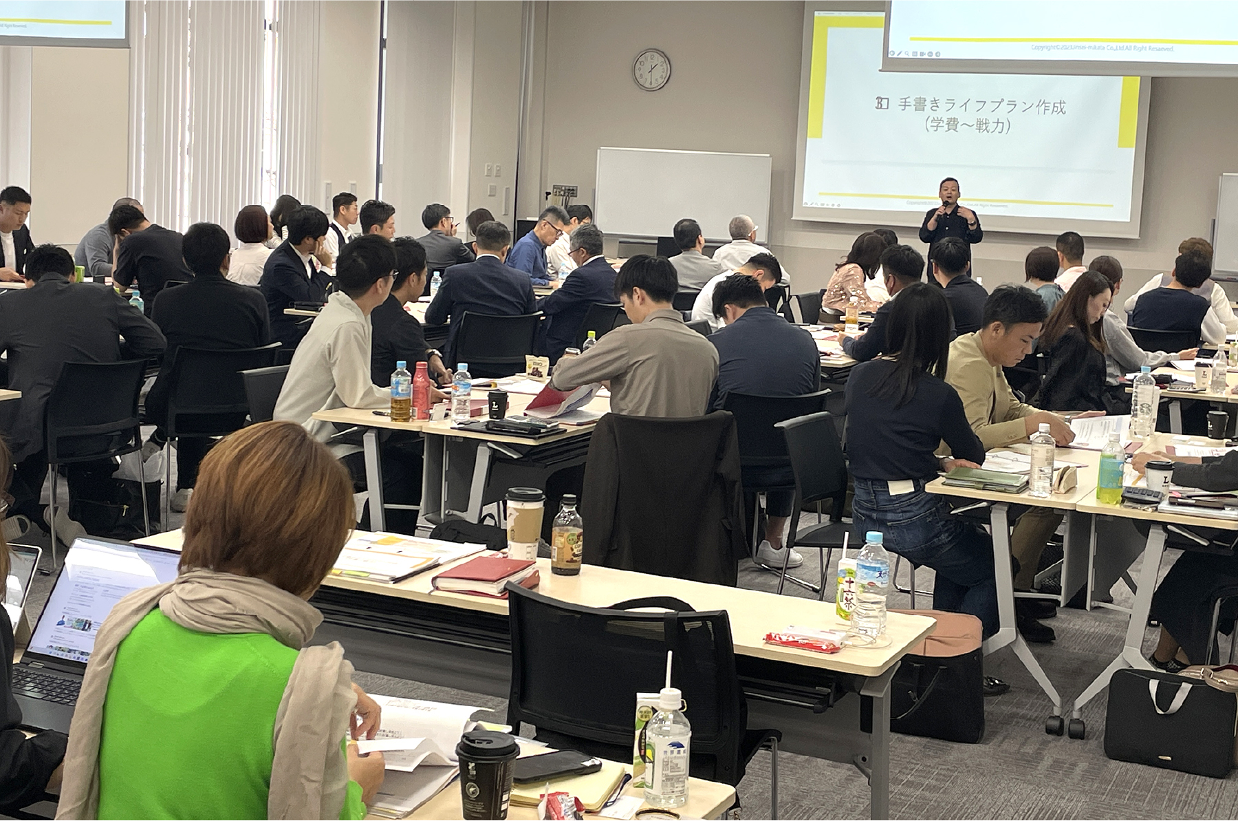 森次塾セミナーの講義風景と参加者